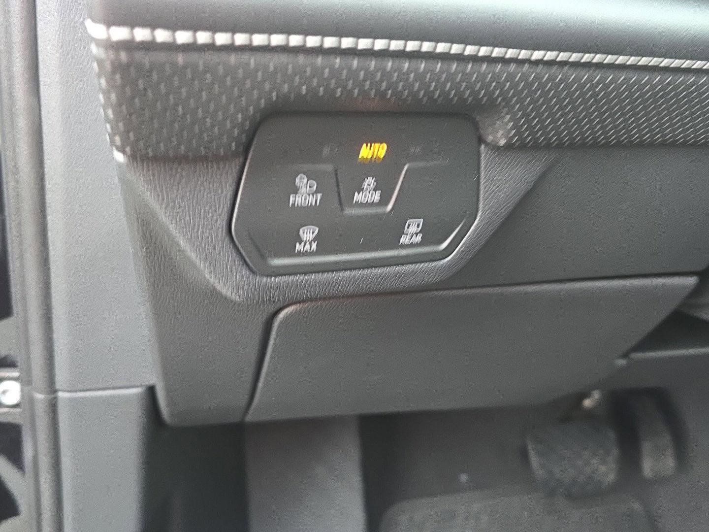 Certified 2025 Volkswagen Atlas SE image 17