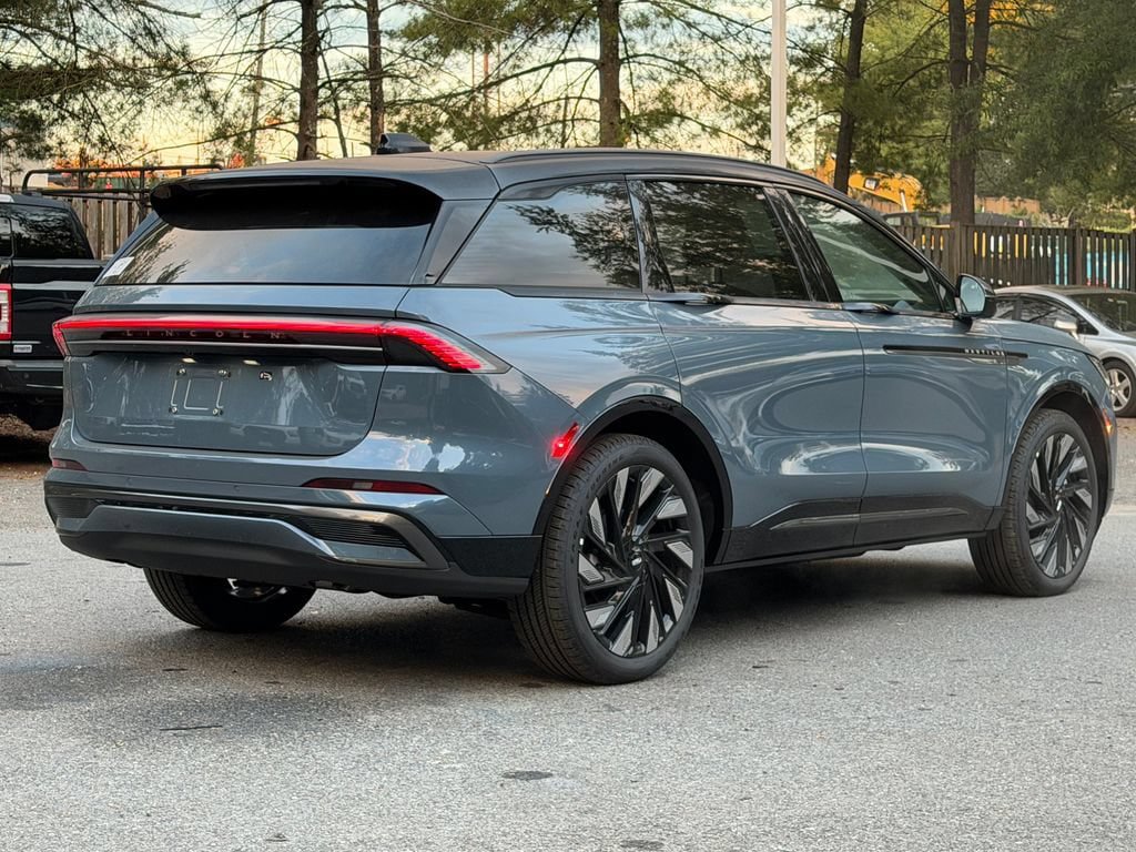 New 2026 Lincoln Nautilus Reserve w/ Jet Appearance Package AWD/4WD image 5