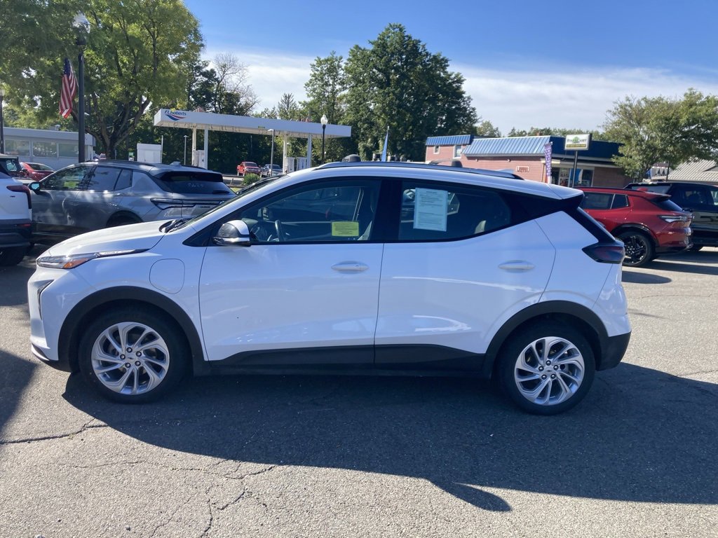 Used 2022 Chevrolet Bolt EUV LT w/ Comfort Package image 4