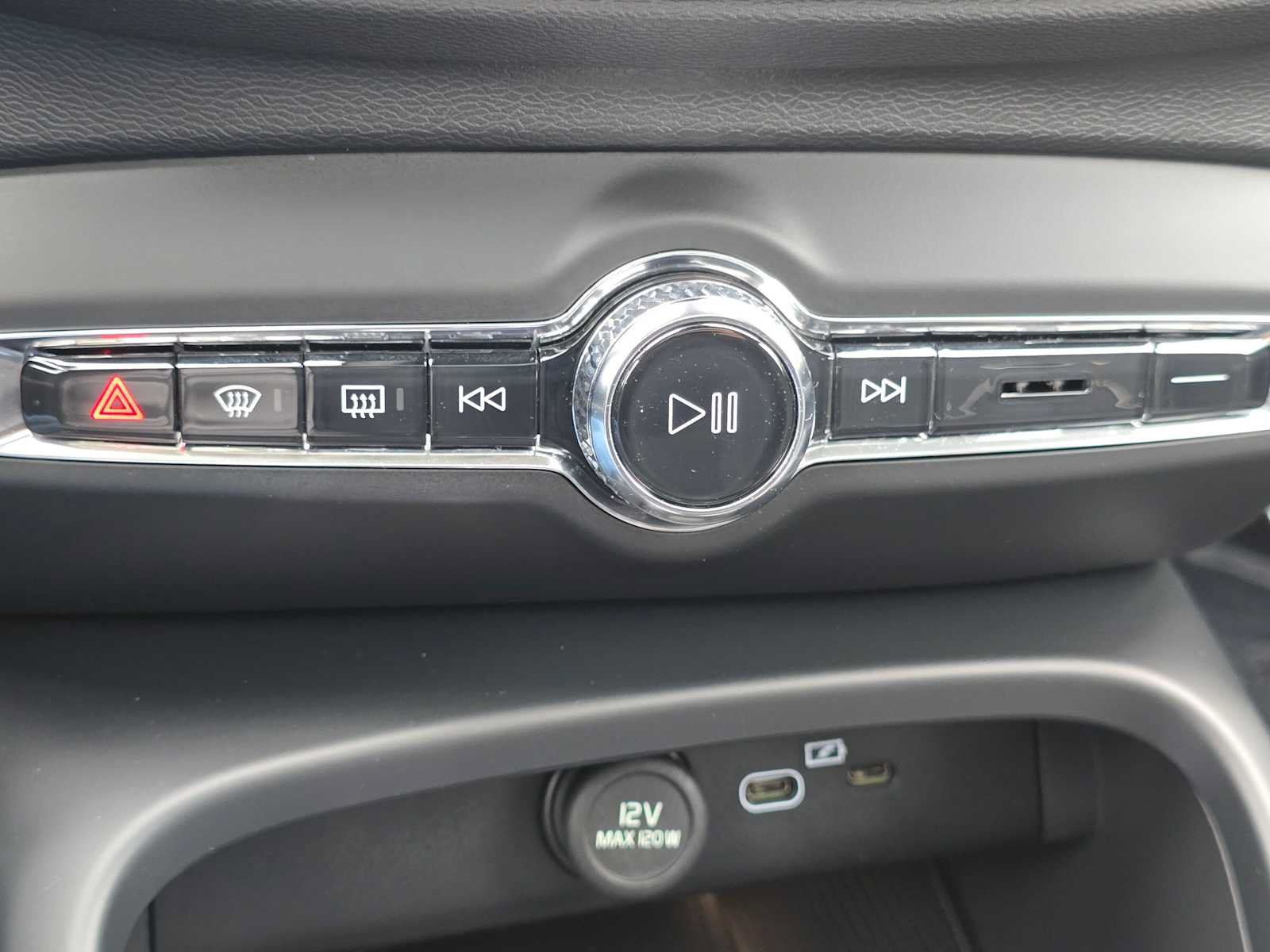 Used 2026 Volvo XC40 B5 Plus w/ Protection Package Premier AWD/4WD image 29