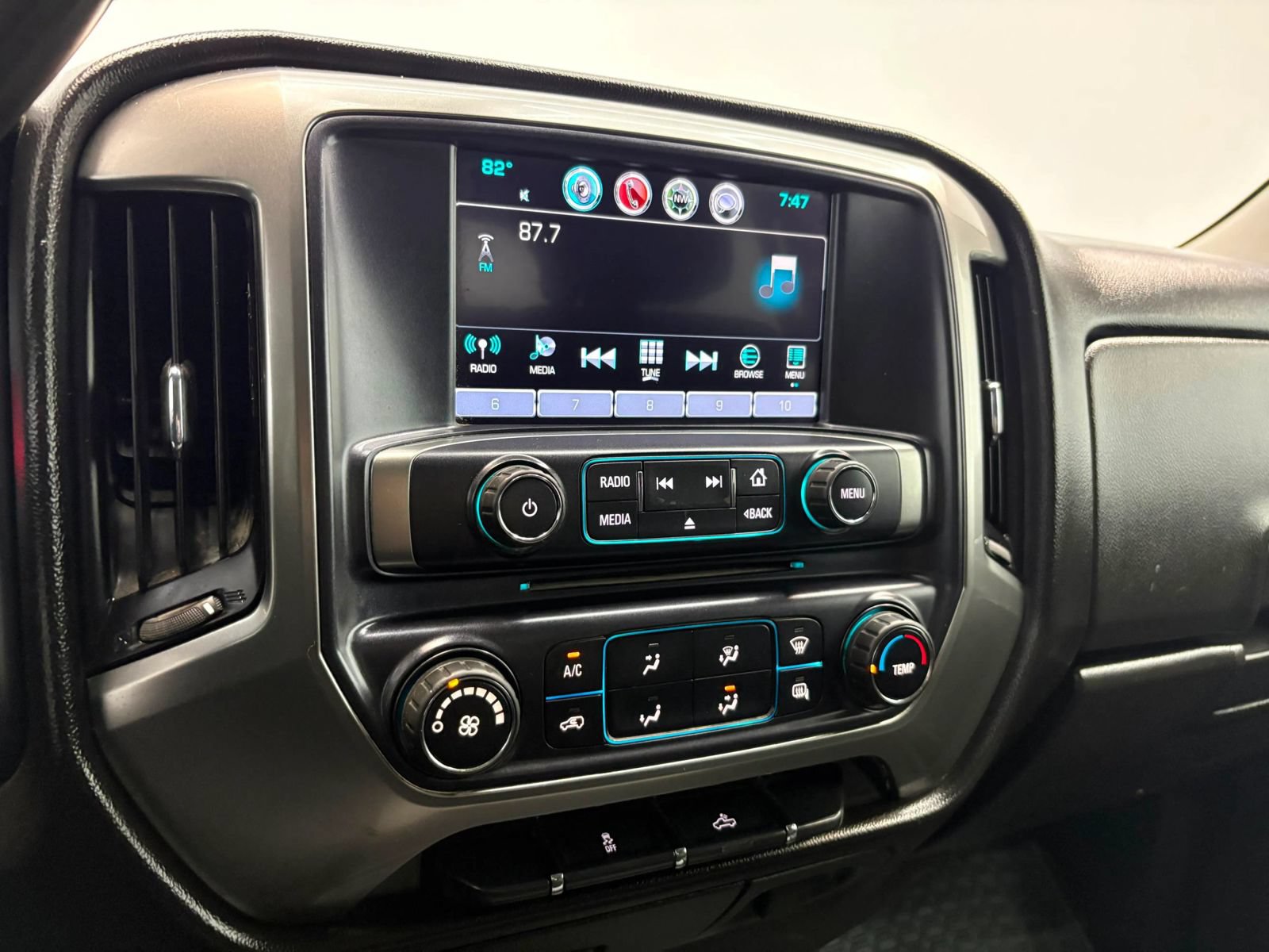 Used 2016 Chevrolet Silverado 3500 LT AWD/4WD image 14