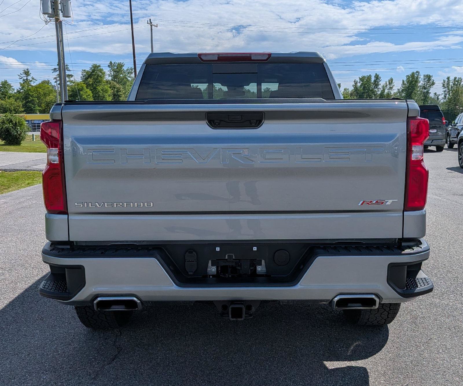 Used 2025 Chevrolet Silverado 1500 RST AWD/4WD image 9