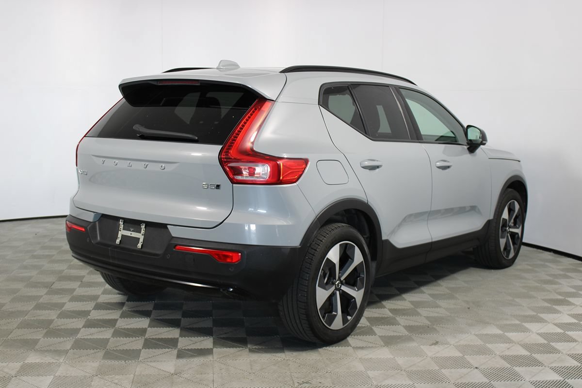 Used 2024 Volvo XC40 B5 Core AWD/4WD image 38