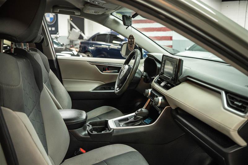Used 2021 Toyota RAV4 XLE image 12