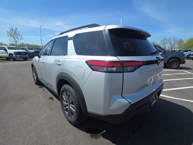 Used 2025 Nissan Pathfinder SV FWD image 14