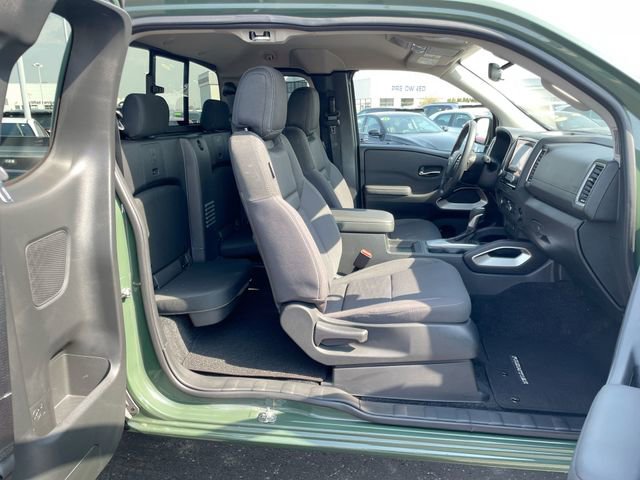 Used 2024 Nissan Frontier SV w/ SV Convenience Package RWD image 16