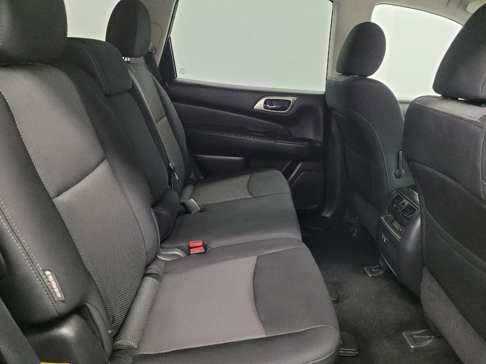 Used 2019 Nissan Pathfinder SV image 19