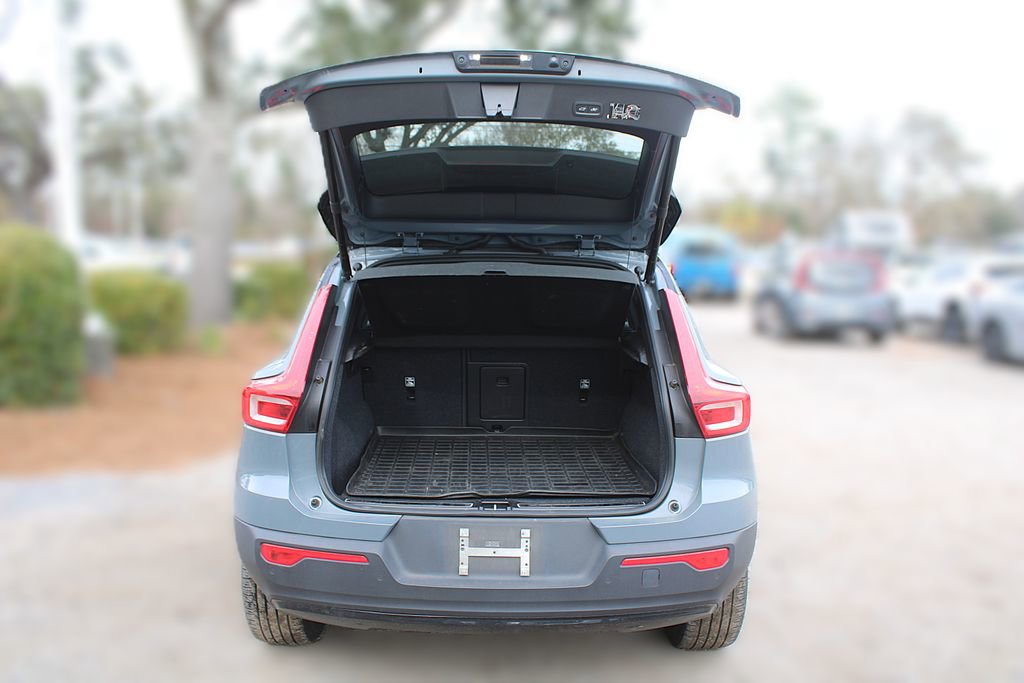 Used 2021 Volvo XC40 T5 R-Design image 9