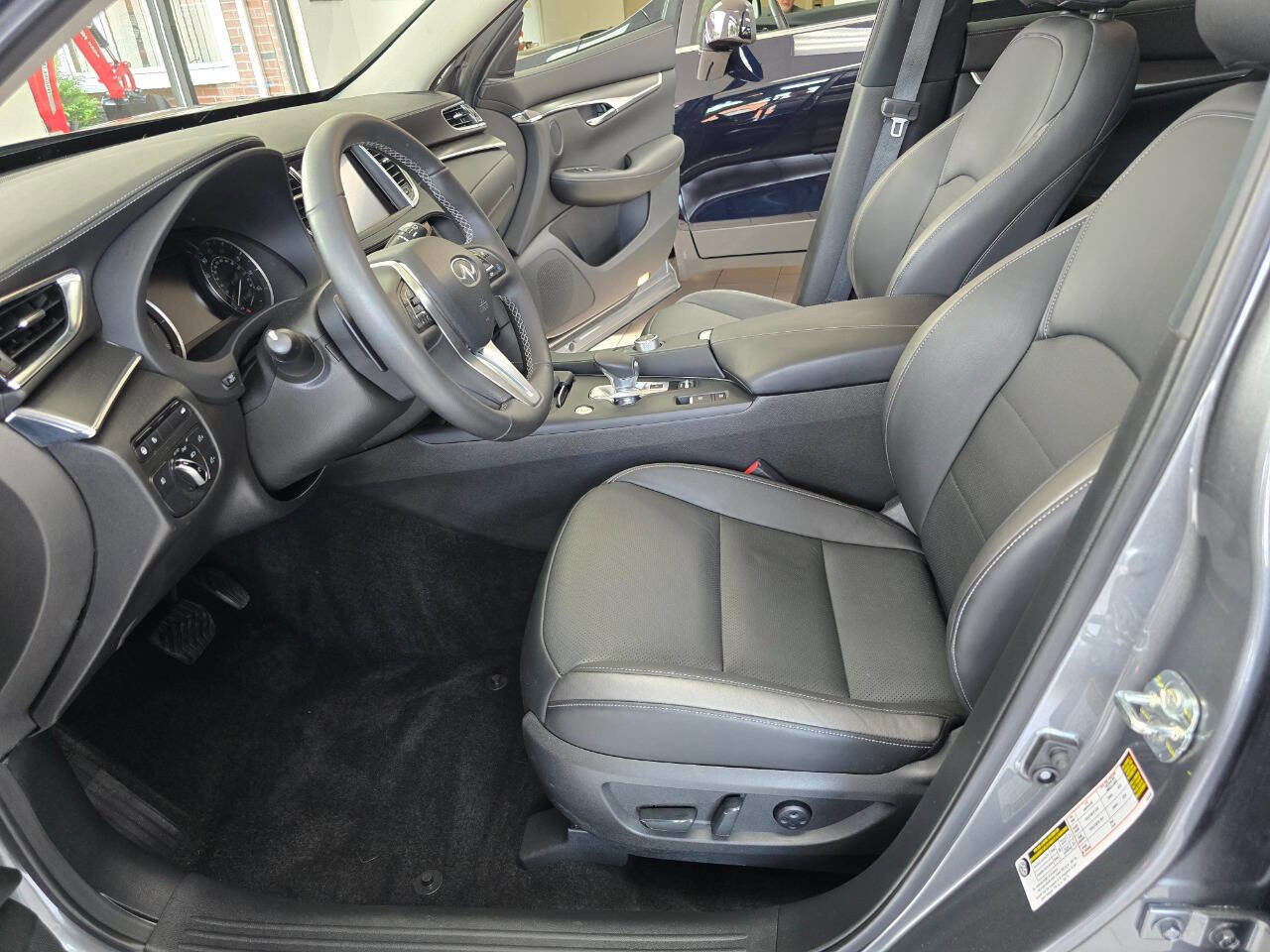 Used 2022 INFINITI QX50 Luxe image 17