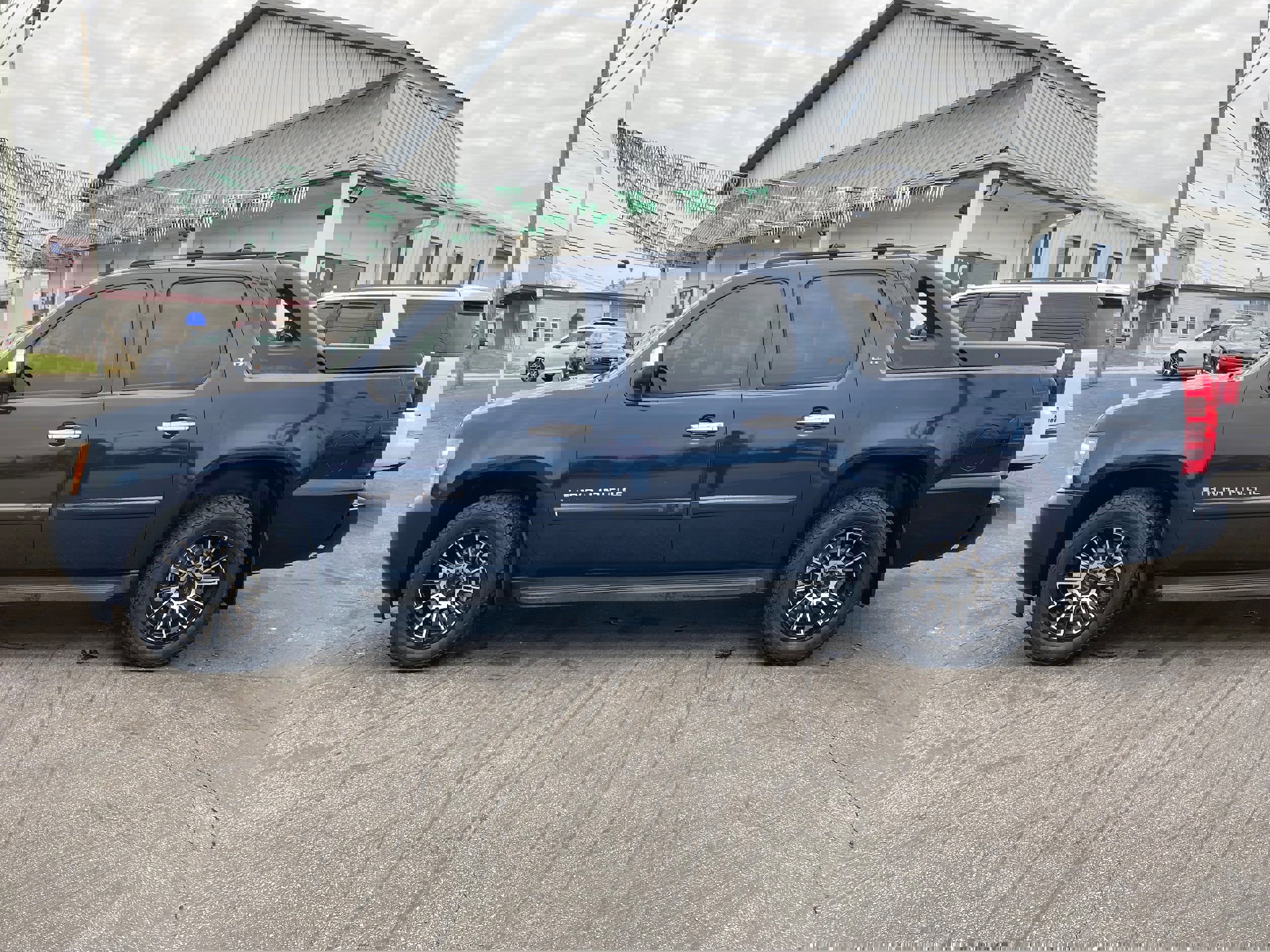 Used 2008 Chevrolet Avalanche LTZ w/ LTZ Preferred Equipment Group image 8