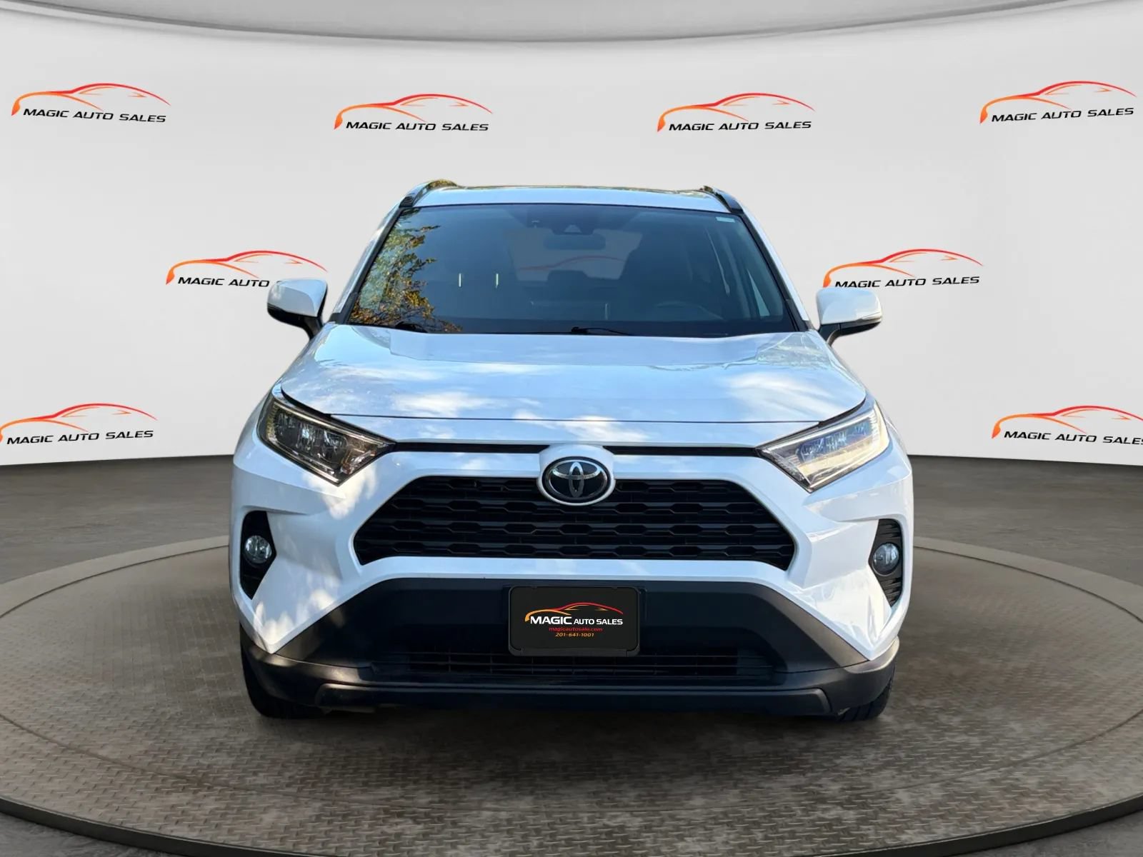 Used 2021 Toyota RAV4 XLE w/ Convenience Package AWD/4WD image 3