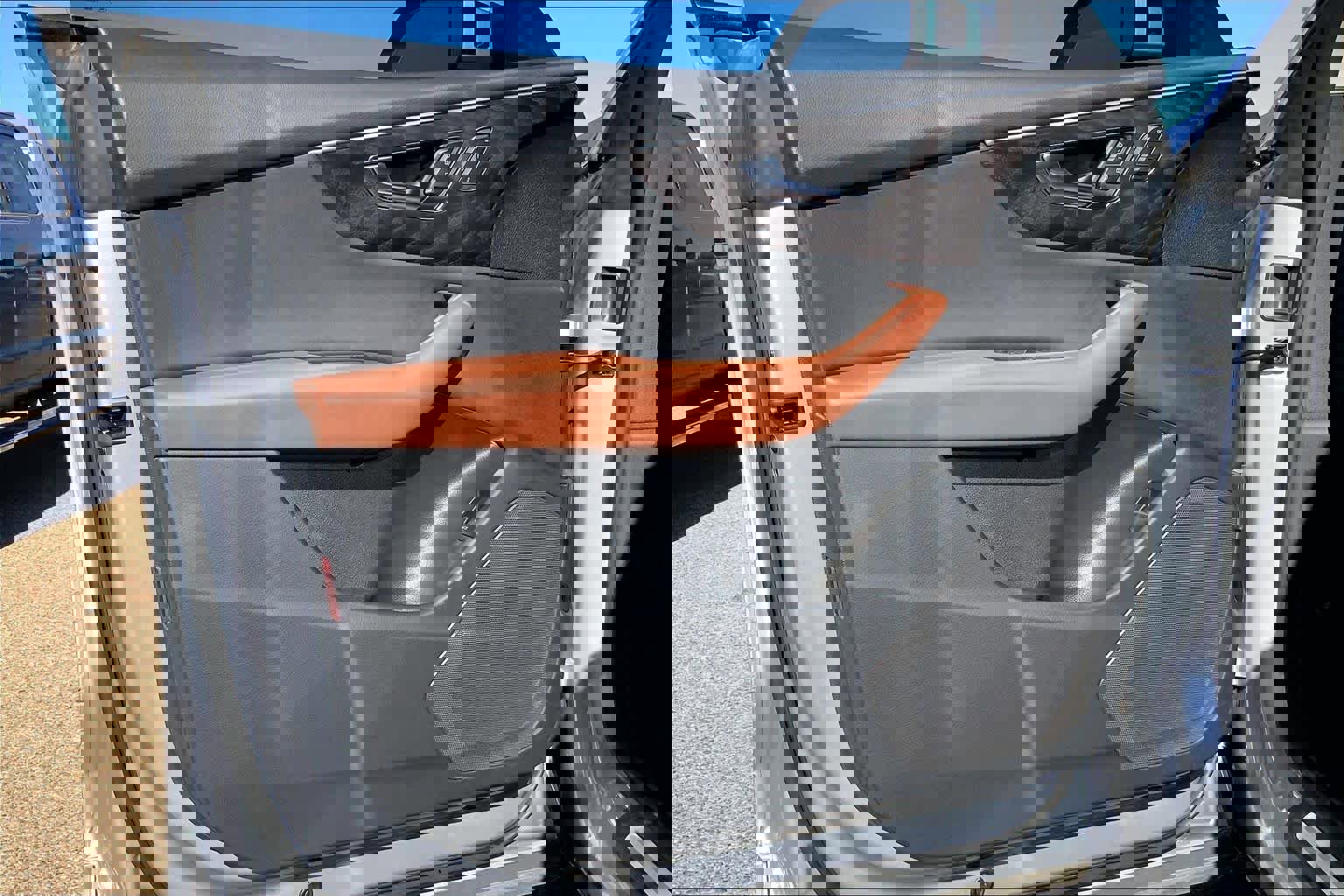 Used 2022 Audi Q8 Premium image 21