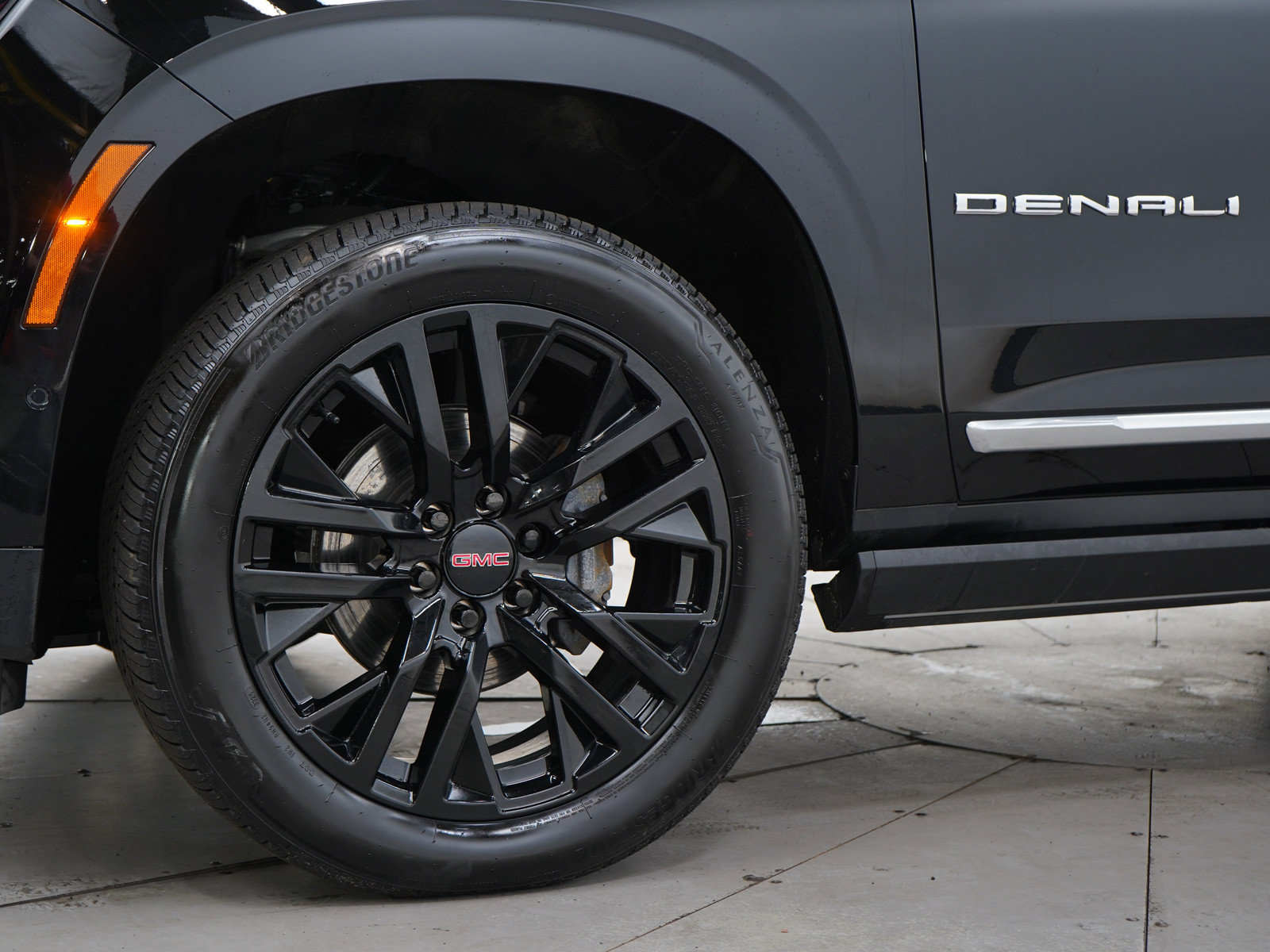 Used 2026 GMC Yukon Denali w/ Denali Reserve Package AWD/4WD image 32