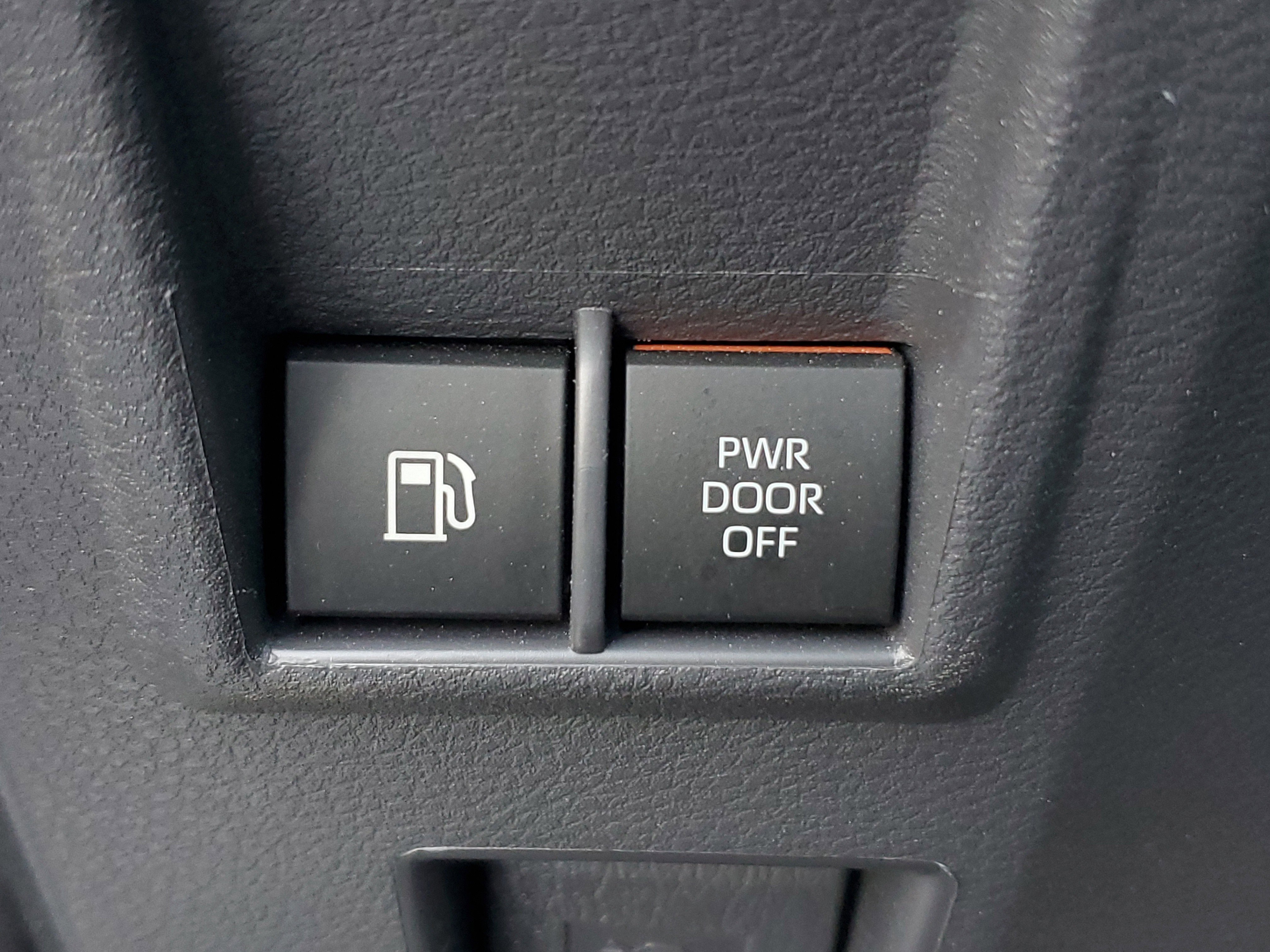 Used 2024 Toyota Sienna XLE image 32