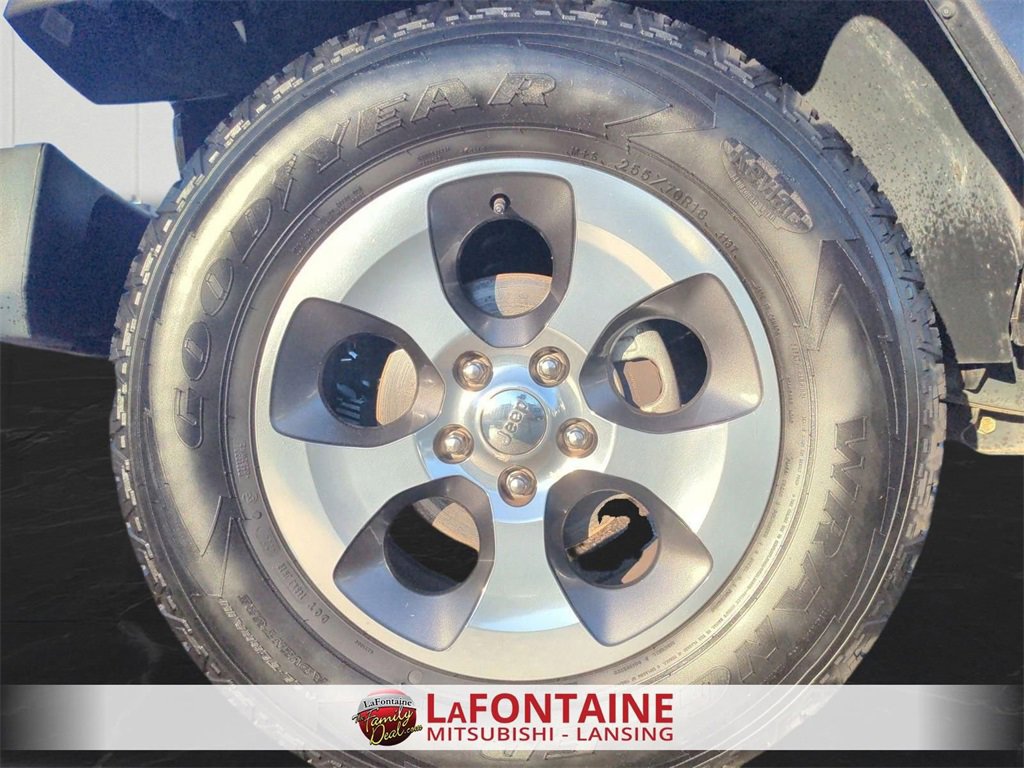 Used 2018 Jeep Wrangler Unlimited Sahara w/ Dual Top Group image 30