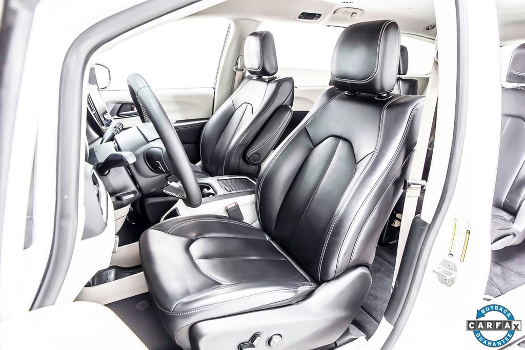 Used 2023 Chrysler Pacifica Touring-L image 26