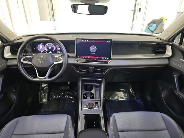 Used 2025 Volkswagen Tiguan SE w/ Panoramic Sunroof Package AWD/4WD image 30