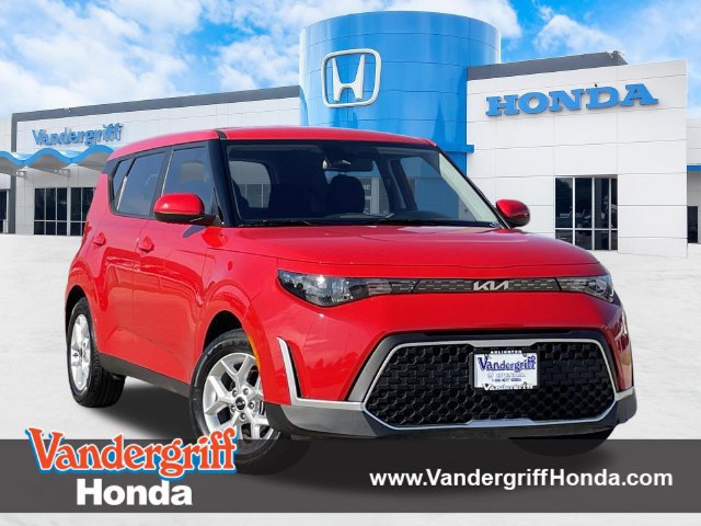 Used 2025 Kia Soul LX w/ LX Technology Package FWD image 1