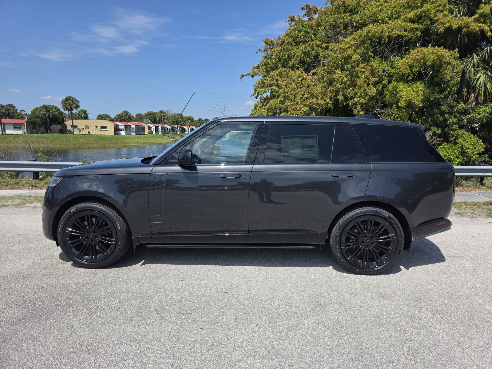 New 2026 Land Rover Range Rover Long Wheelbase SE AWD/4WD image 7