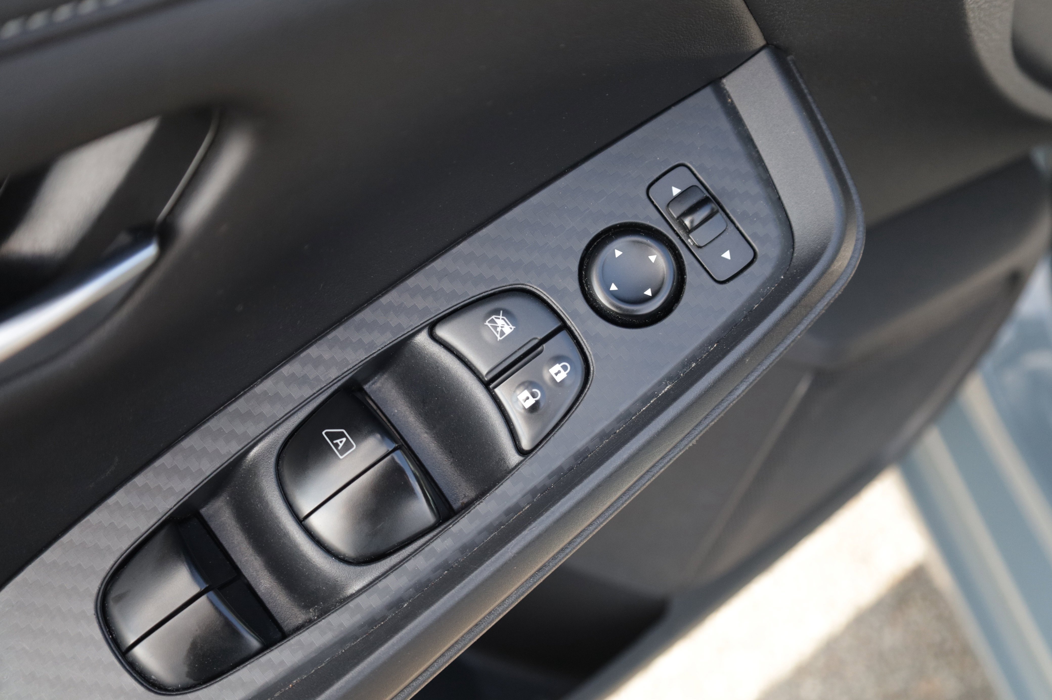 Used 2024 Nissan Sentra SV FWD image 19