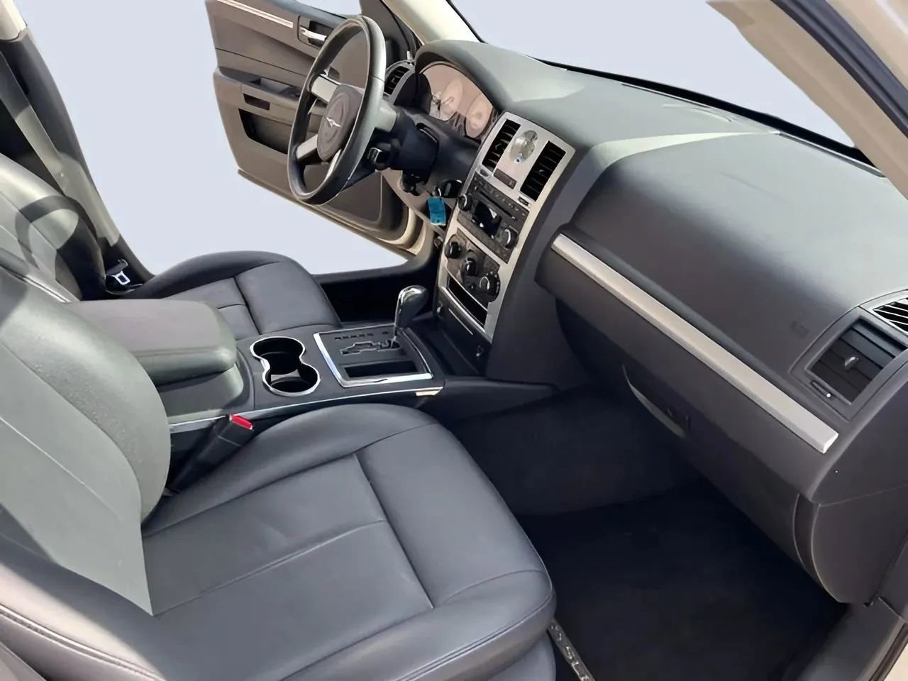 Used 2008 Chrysler 300 Touring w/ Comfort/Convenience Group image 23