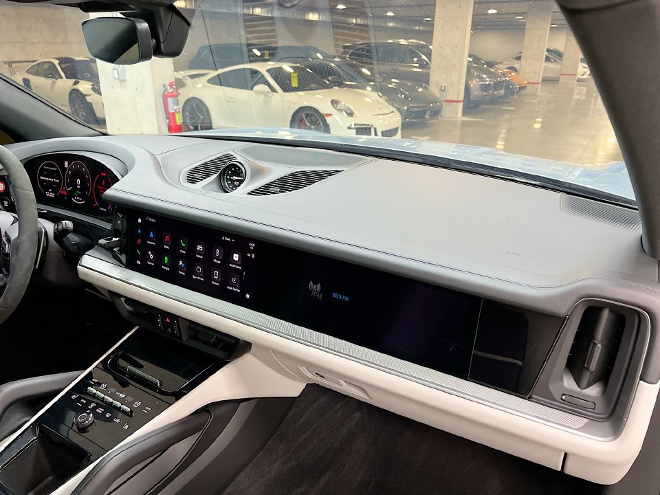 Certified 2024 Porsche Cayenne AWD/4WD image 32
