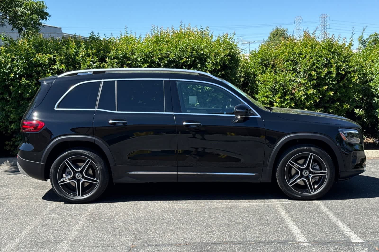 New 2026 Mercedes-Benz GLB 250 image 2