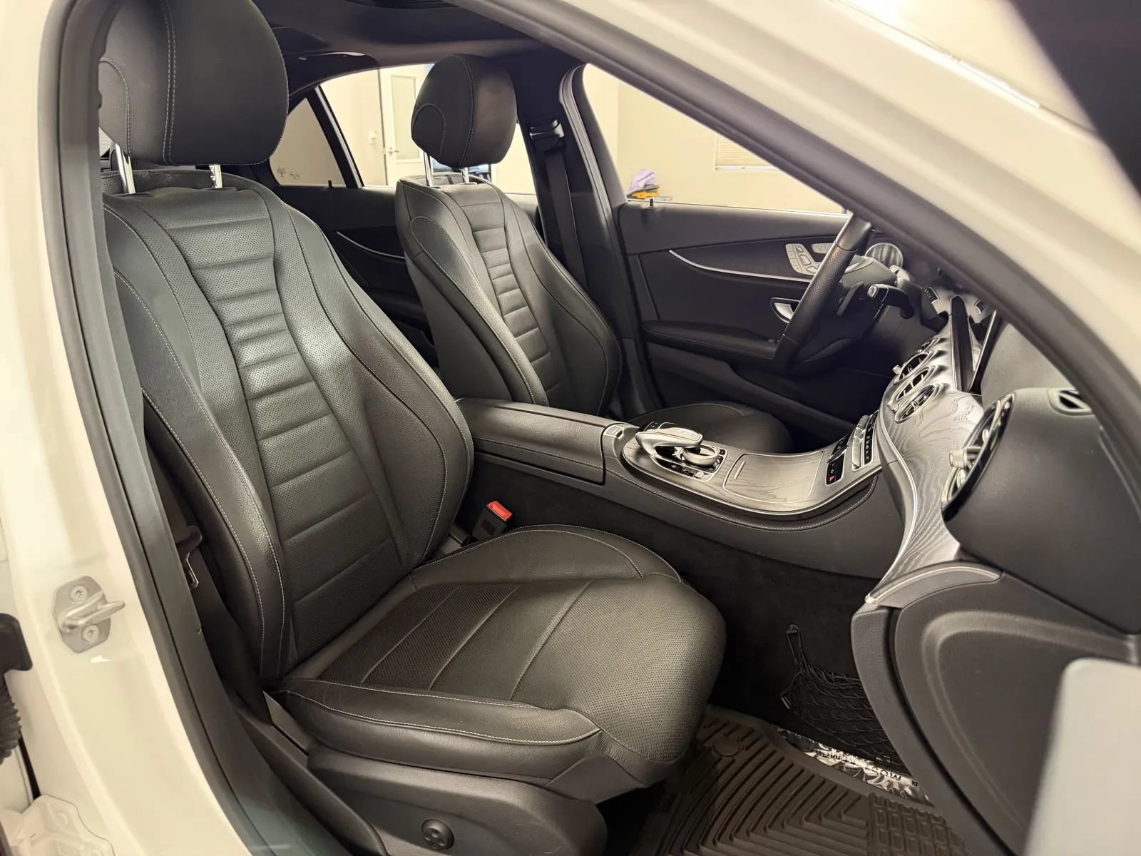 Used 2018 Mercedes-Benz E 300 4MATIC image 40