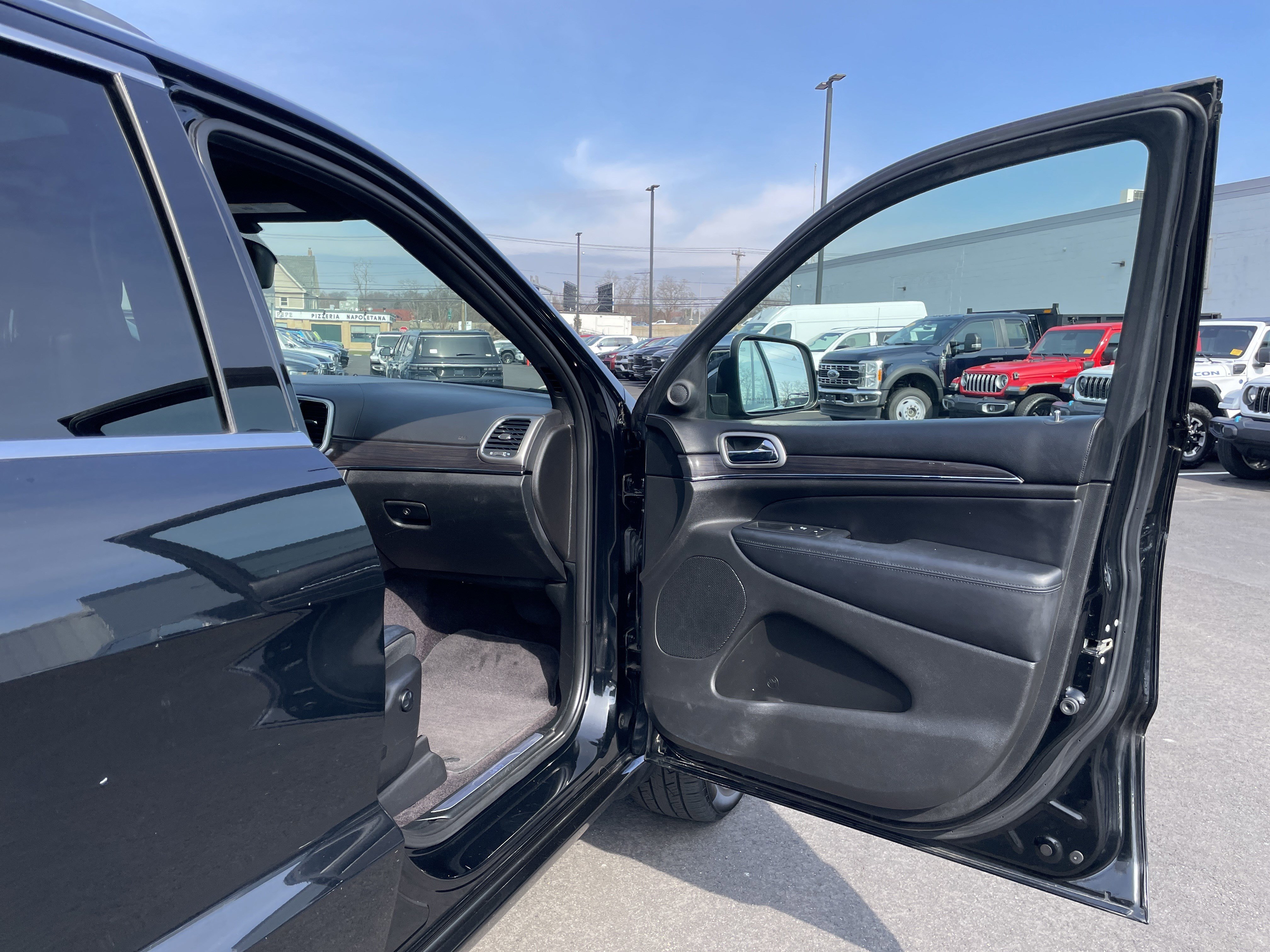 Used 2018 Jeep Grand Cherokee Overland image 8