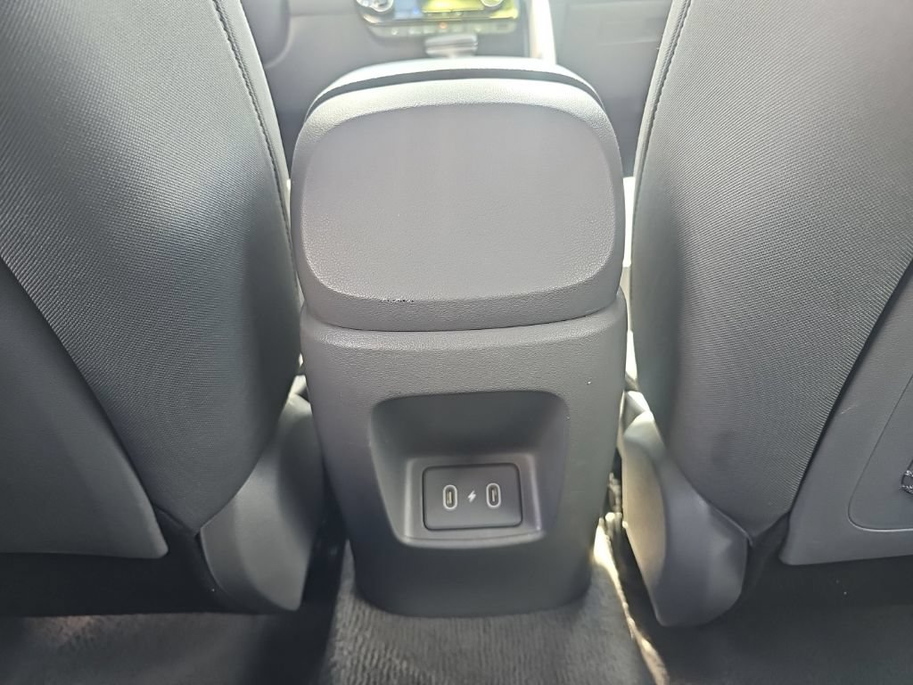 Certified 2025 Hyundai Elantra SEL FWD image 32