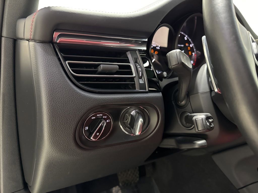 Used 2025 Porsche Macan Turbo image 17