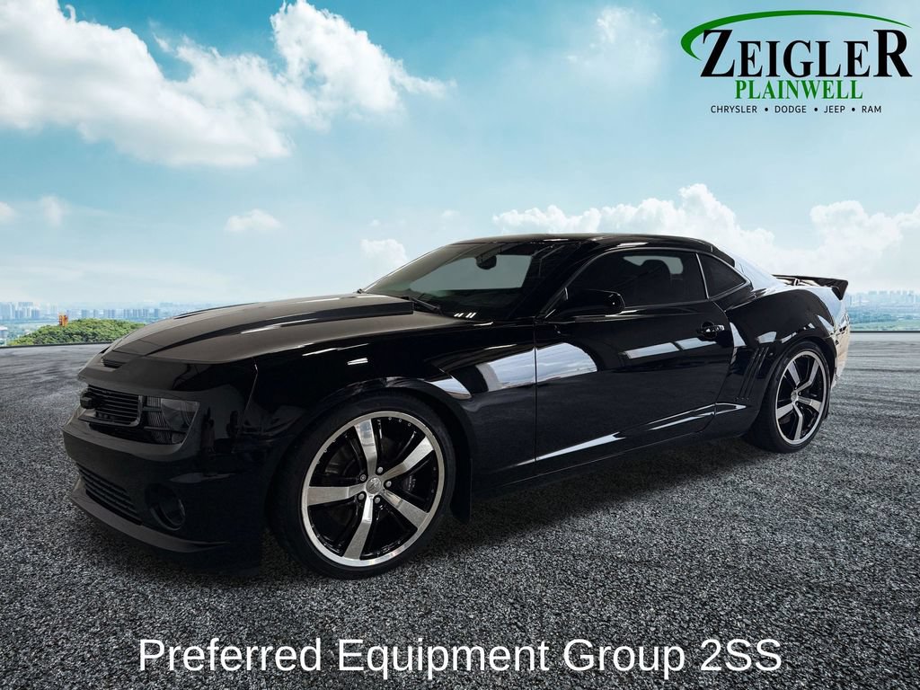 Used 2012 Chevrolet Camaro SS RWD image 2