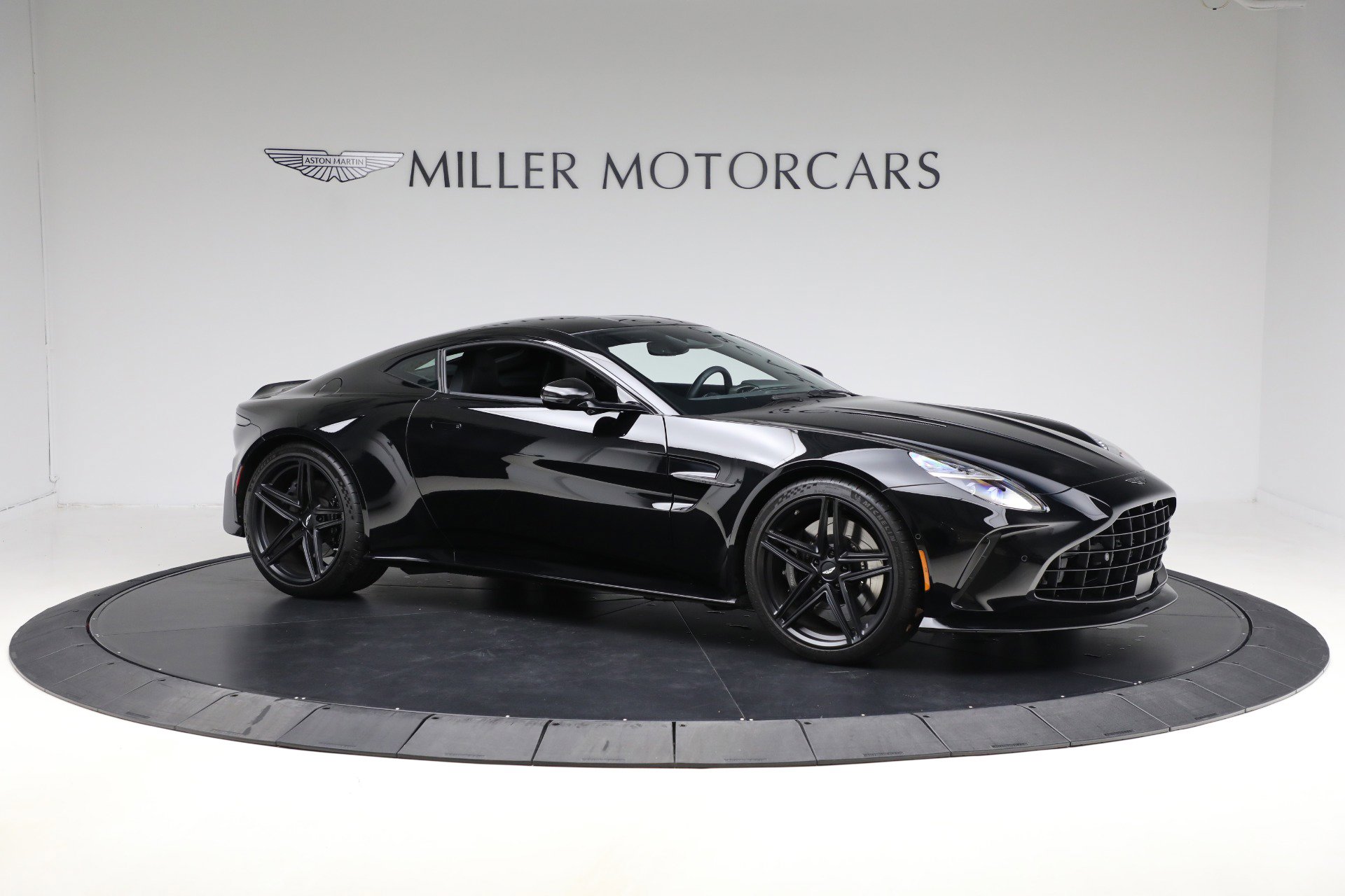 Used 2025 Aston Martin V8 Vantage Coupe image 10