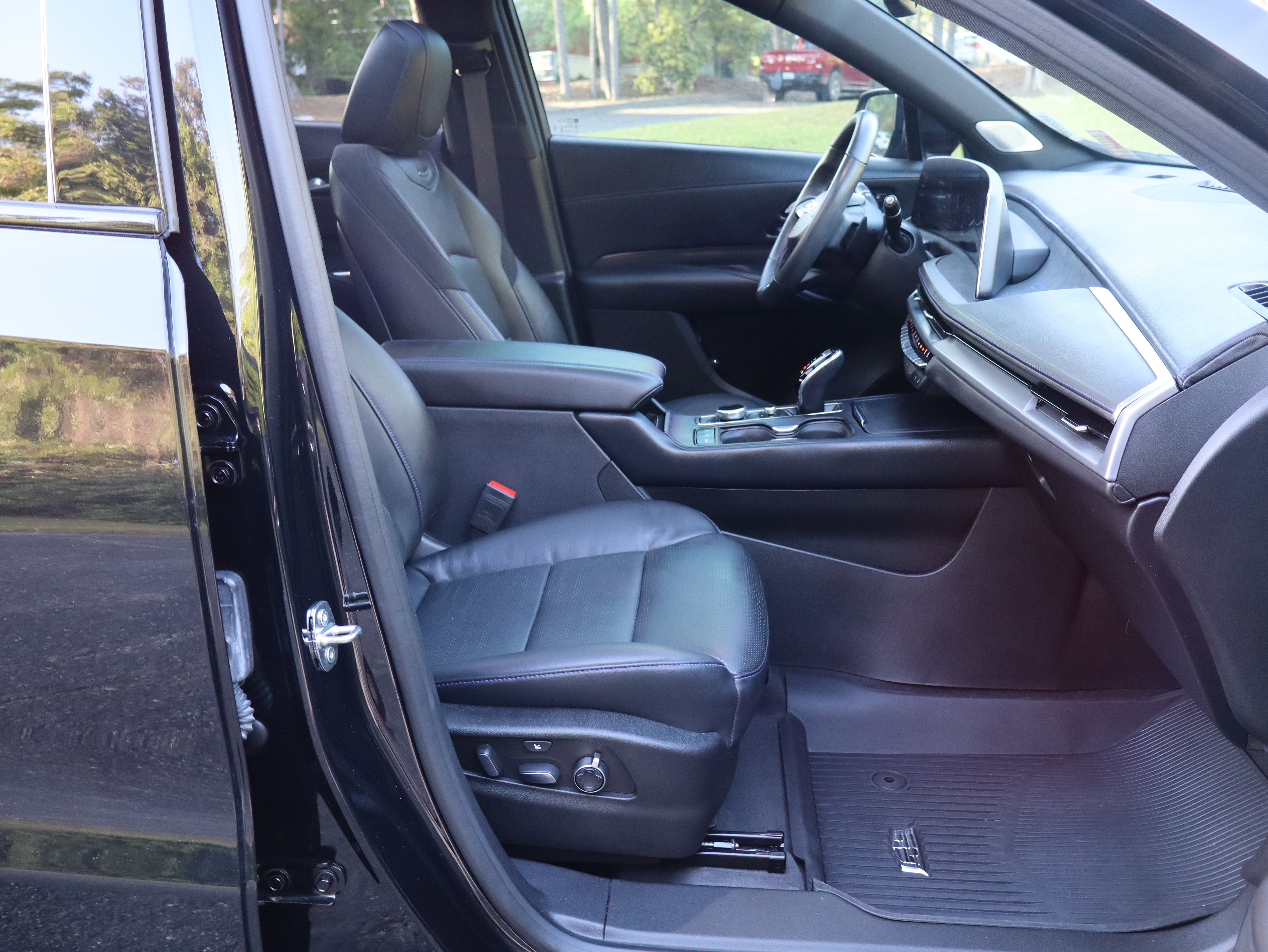 Used 2024 Cadillac XT4 Sport image 26