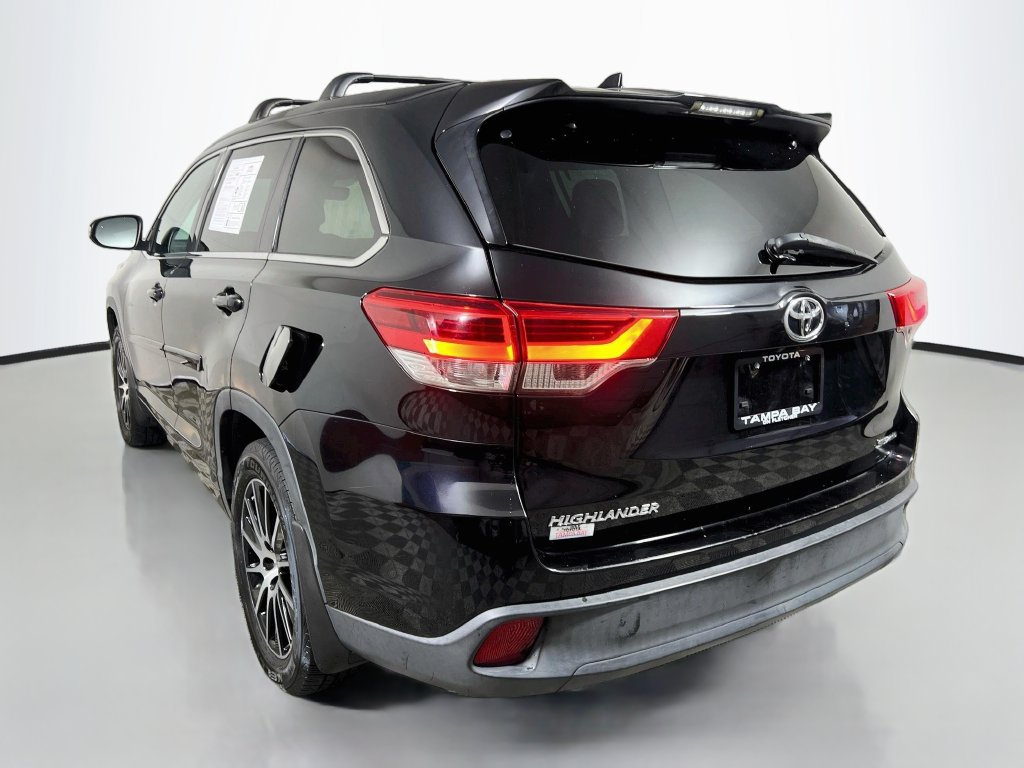 Used 2018 Toyota Highlander SE w/ Carpet Mat Package (TMS) AWD/4WD image 5