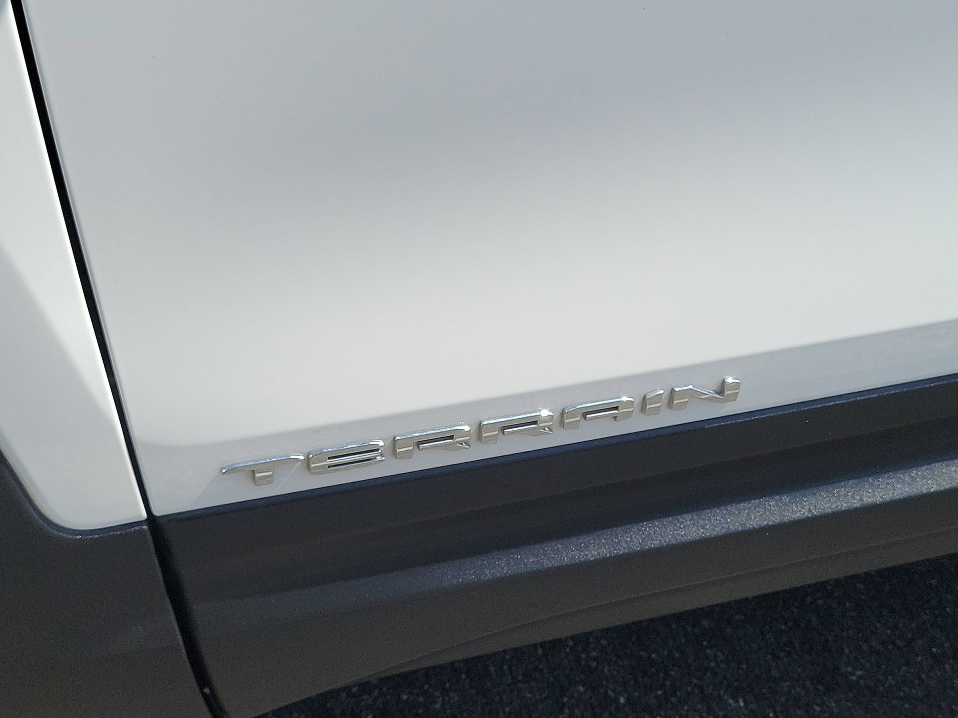 Used 2024 GMC Terrain SLE FWD image 7