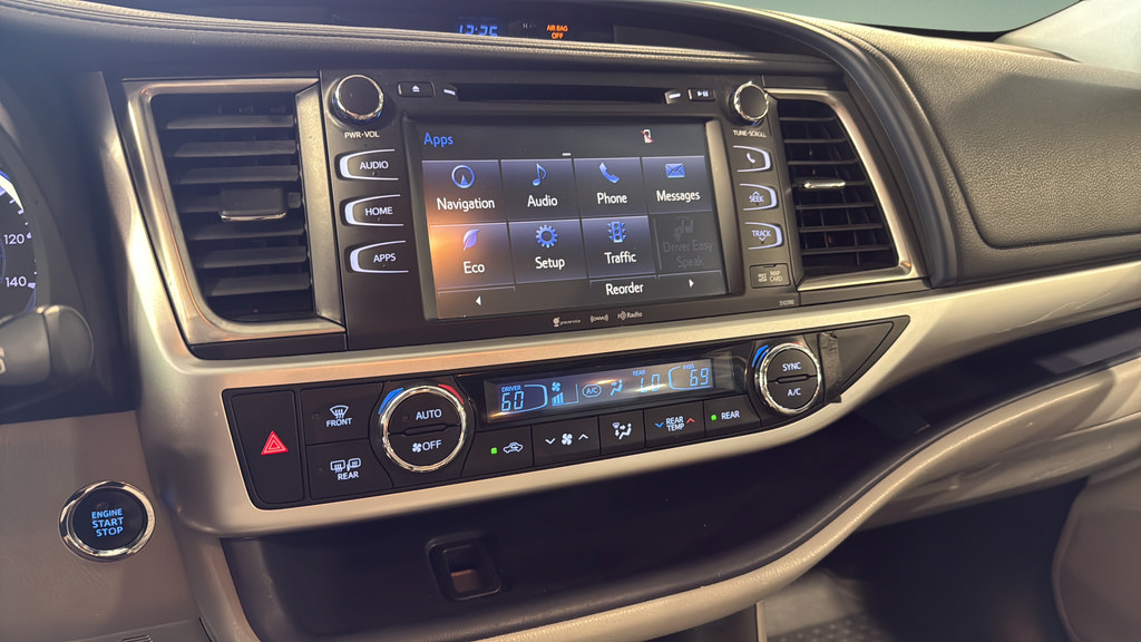 Used 2019 Toyota Highlander XLE AWD/4WD image 28