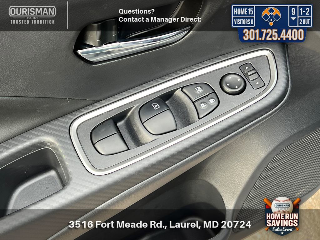 New 2025 Nissan Versa SR w/ Trunk Package FWD image 8