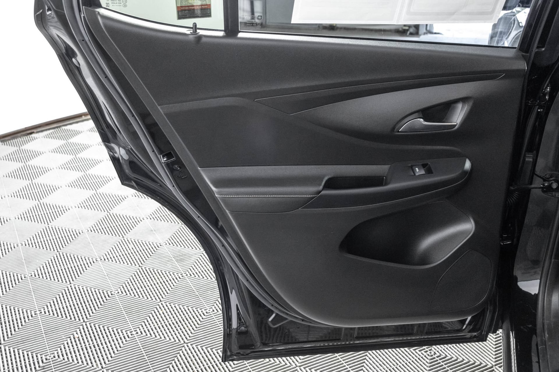 Used 2025 Buick Envista Avenir FWD image 37