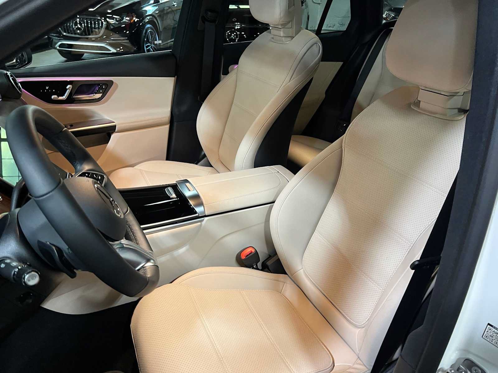 Used 2026 Mercedes-Benz GLC 300 4MATIC image 25