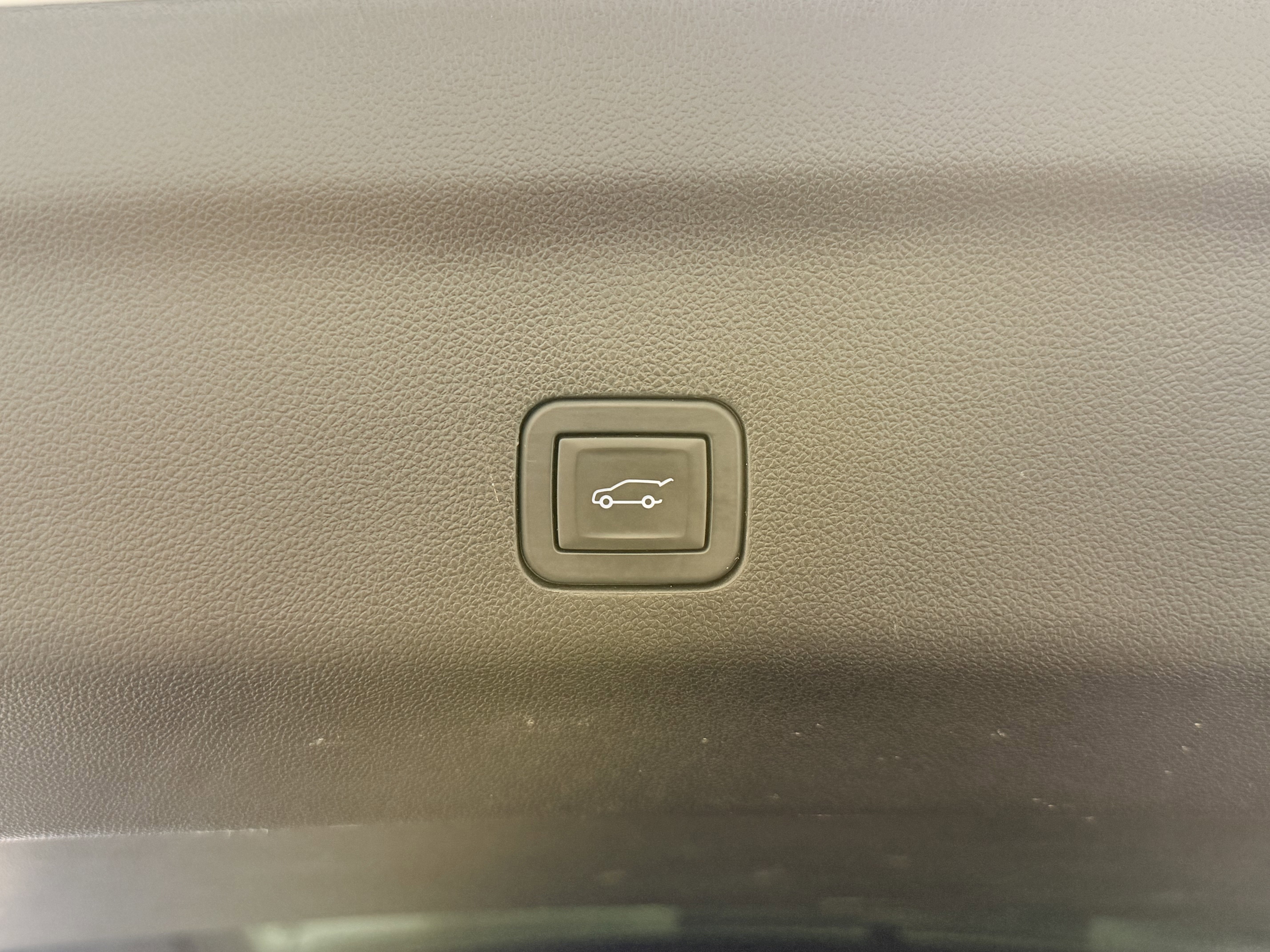 Used 2024 Chevrolet Tahoe Premier image 11