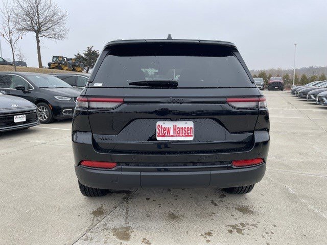 New 2025 Jeep Grand Cherokee Altitude image 5