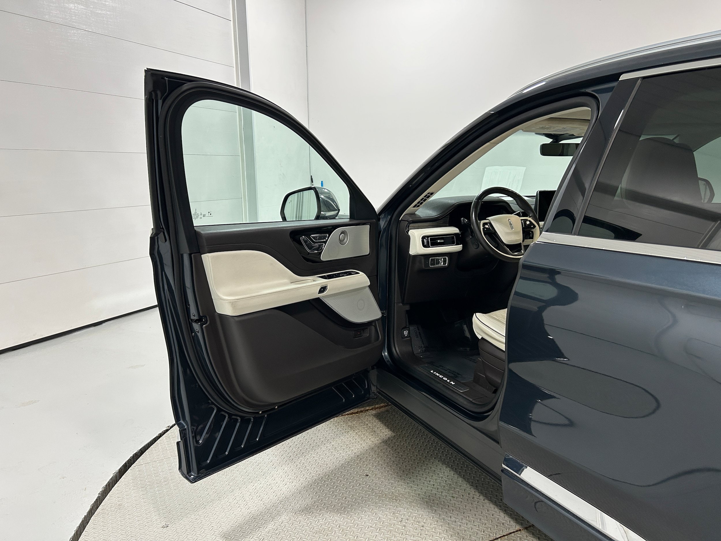 Used 2021 Lincoln Aviator Black Label AWD/4WD image 24