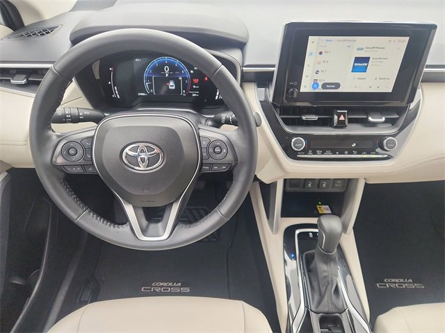 Used 2023 Toyota Corolla Cross XLE image 11
