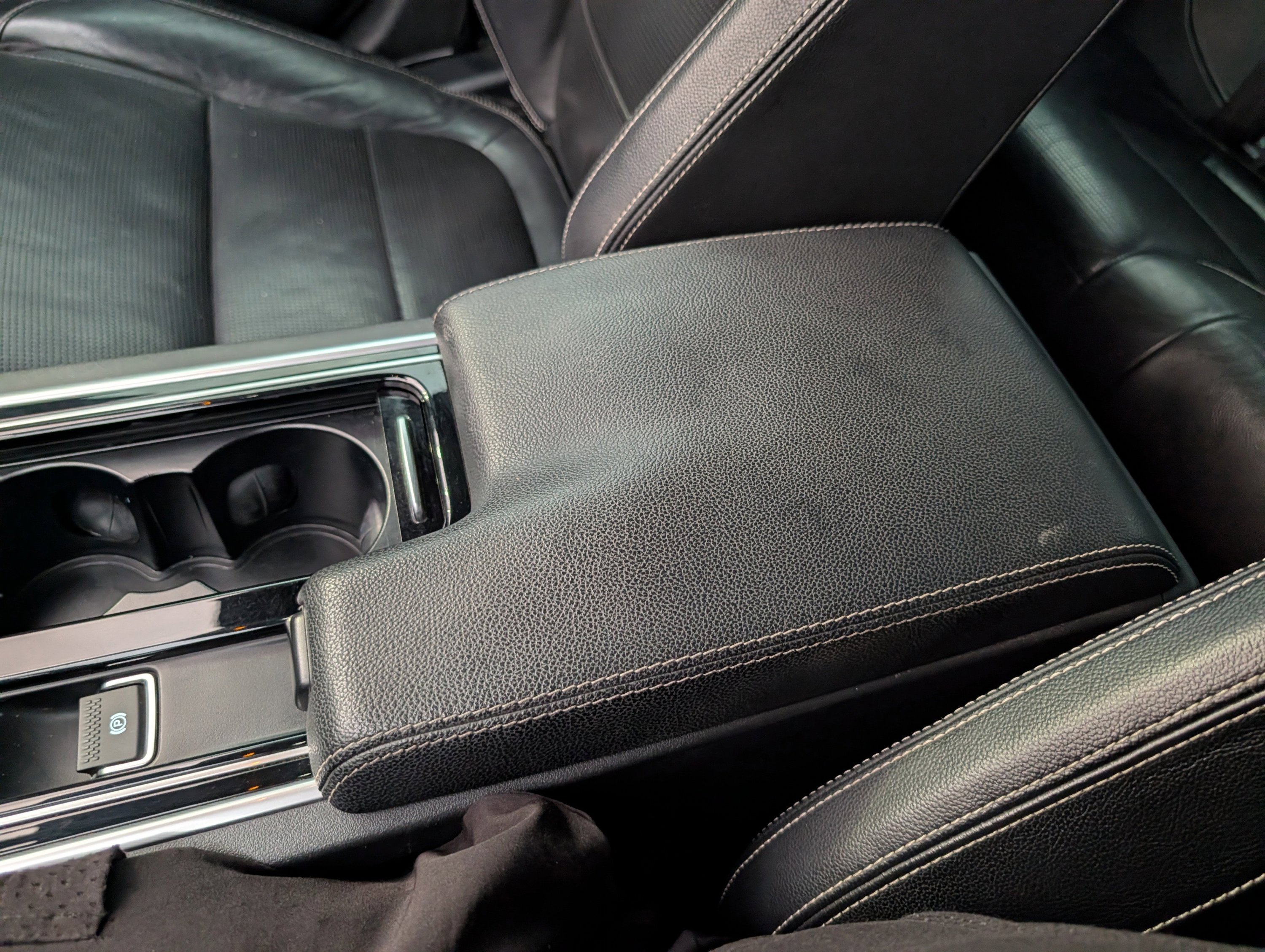 Used 2018 Jaguar XF S image 51