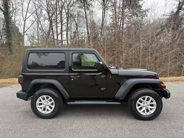 Used 2023 Jeep Wrangler Sport image 5