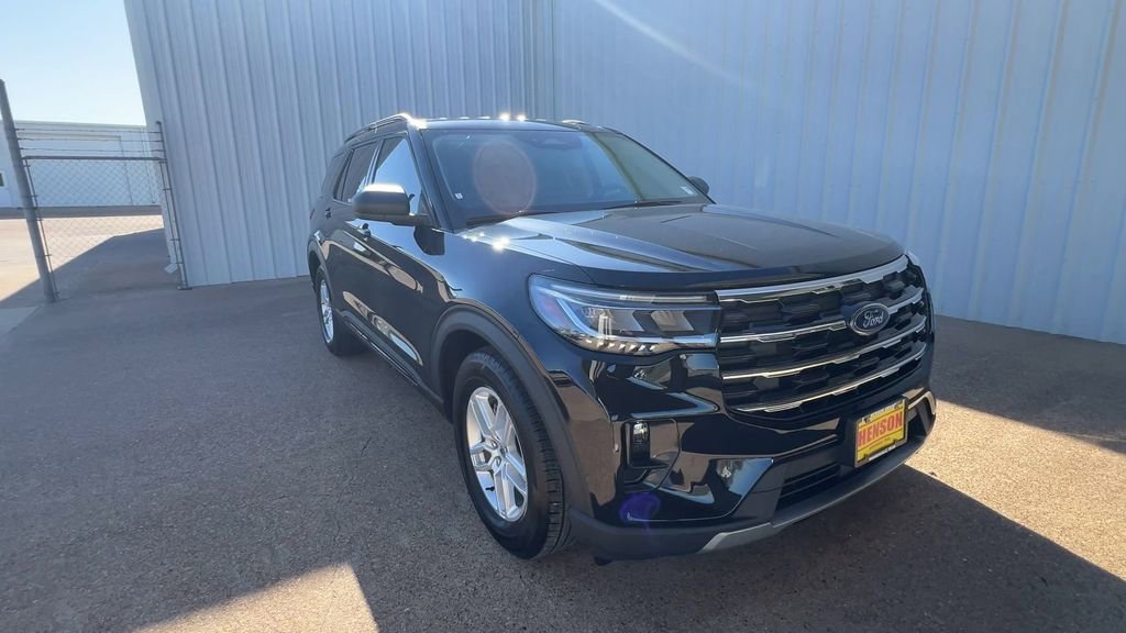 Used 2026 Ford Explorer Active w/ Active Comfort Package RWD image 2