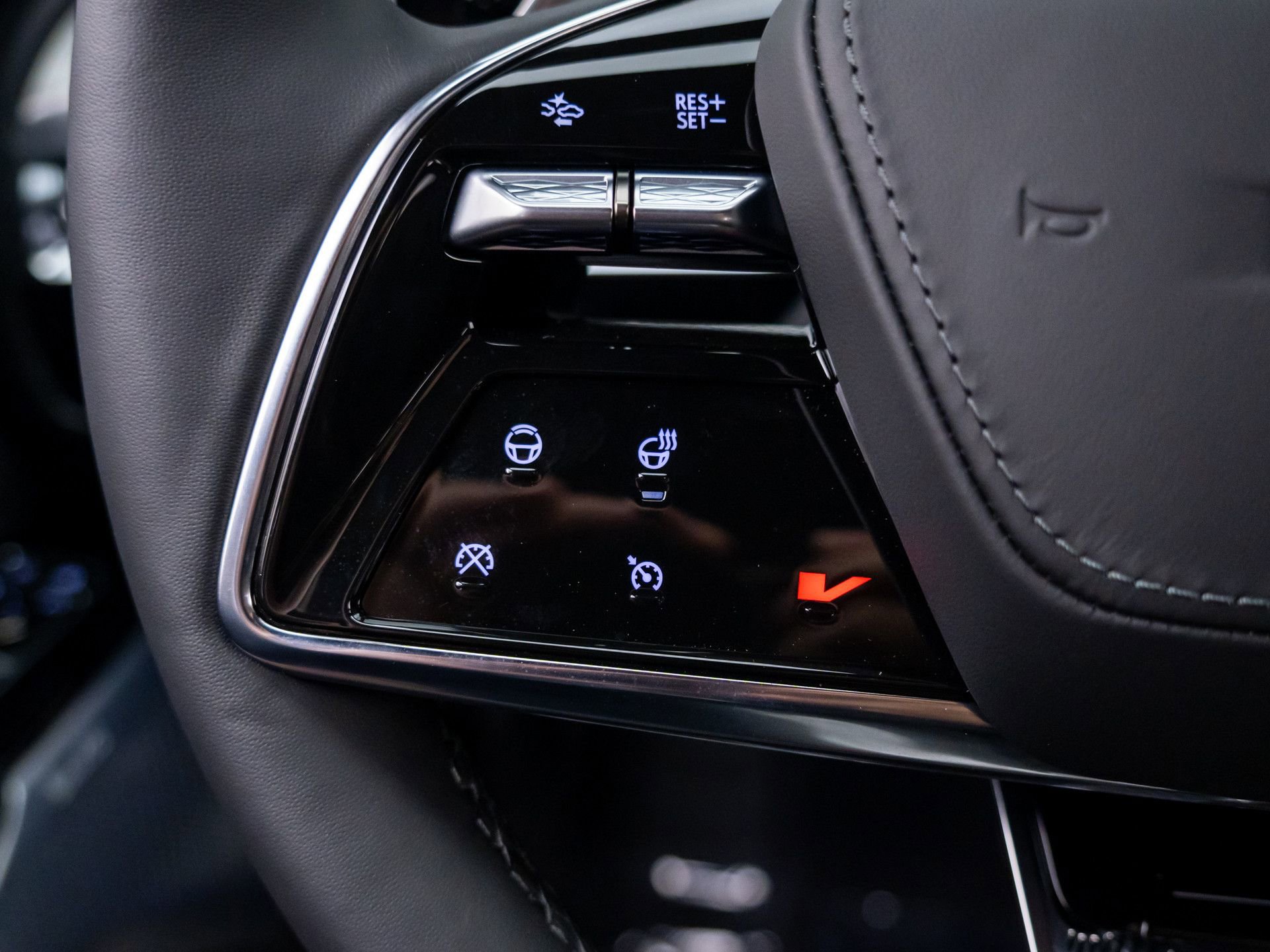 New 2026 Cadillac Lyriq V w/ LPO, Floor Liner Package AWD/4WD image 31