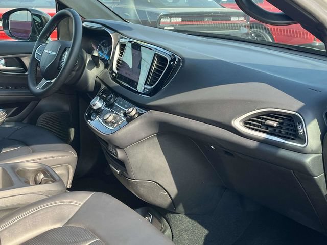 Used 2025 Chrysler Pacifica Select FWD image 24