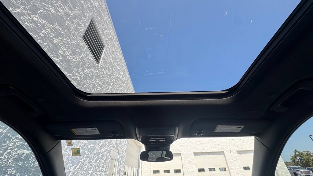 Used 2025 Buick Enclave Avenir w/ LPO, Floor Liner Package FWD image 14